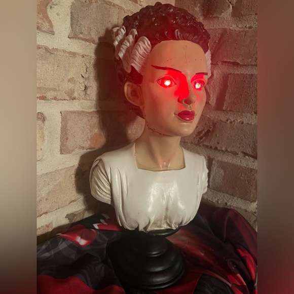 LED Frankenstein Bride/Wife Bust Halloween Figure - Picture 7 of 10